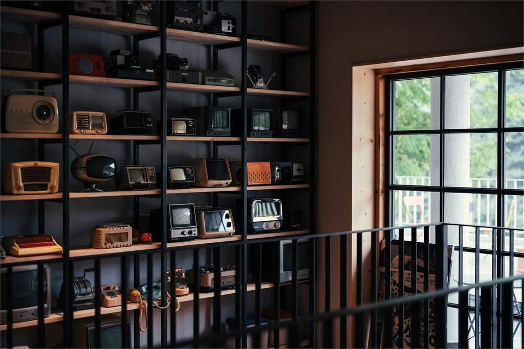 5 lugares donde los muebles metálicos marcan tendencia y aportan funcionalidad